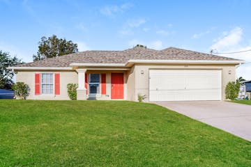 916 NW 15th Ave Cape Coral, FL 33993
